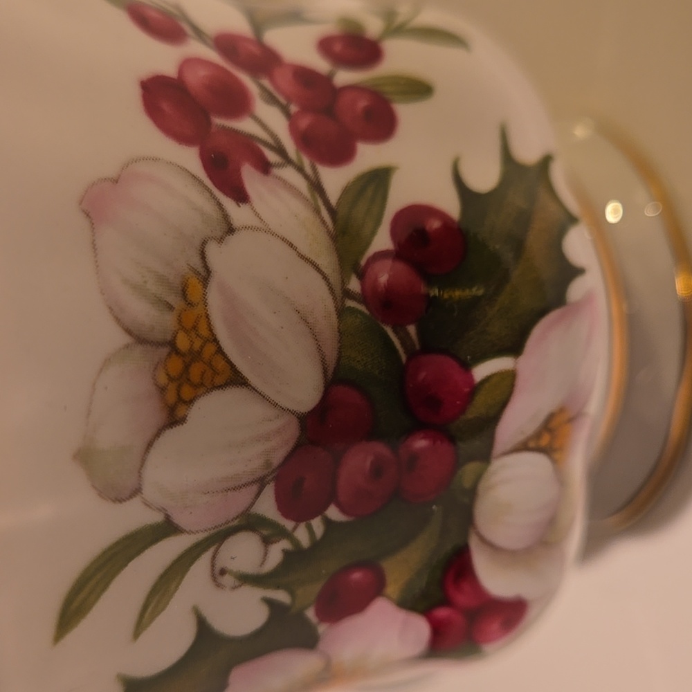 Royal Albert December Cup & Saucer - Picture 14 of 16